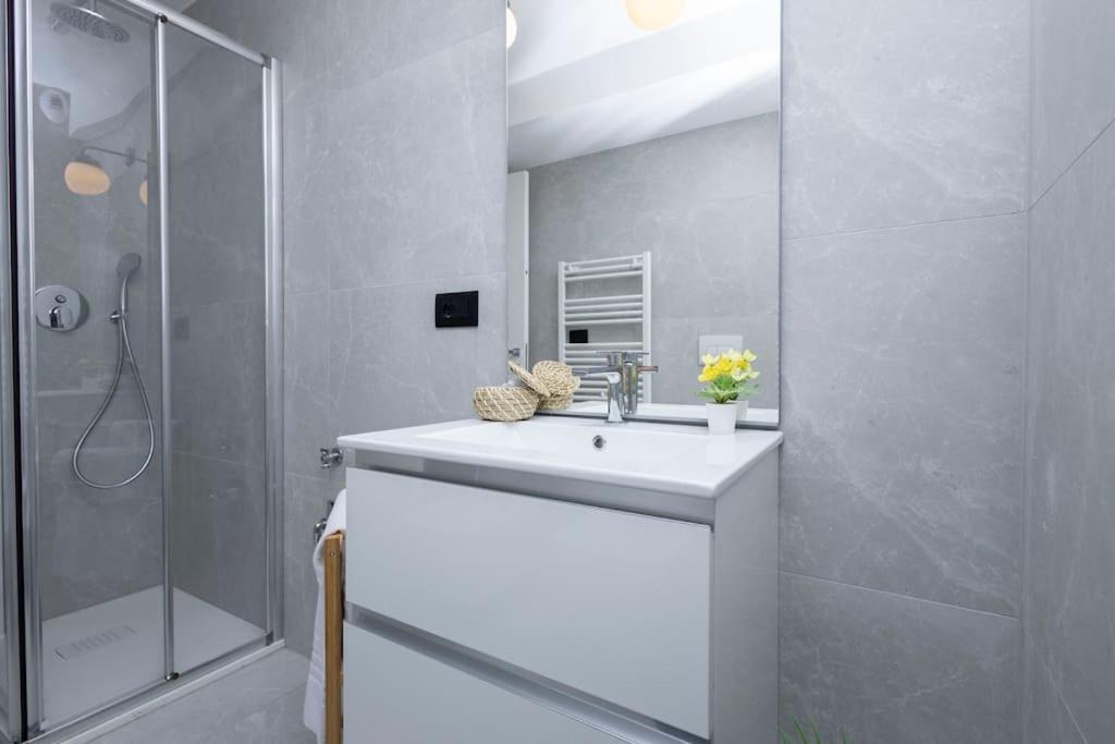 Darsena Charming Apartment By 101Flats Milão Exterior foto