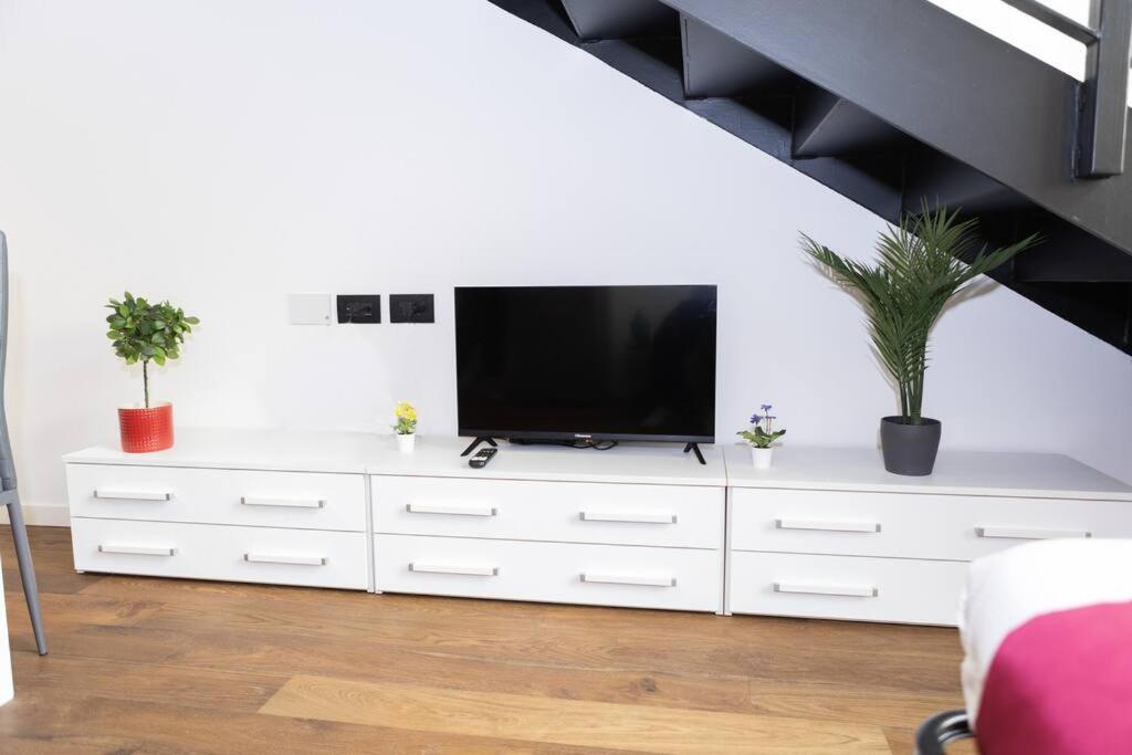 Darsena Charming Apartment By 101Flats Milão Exterior foto